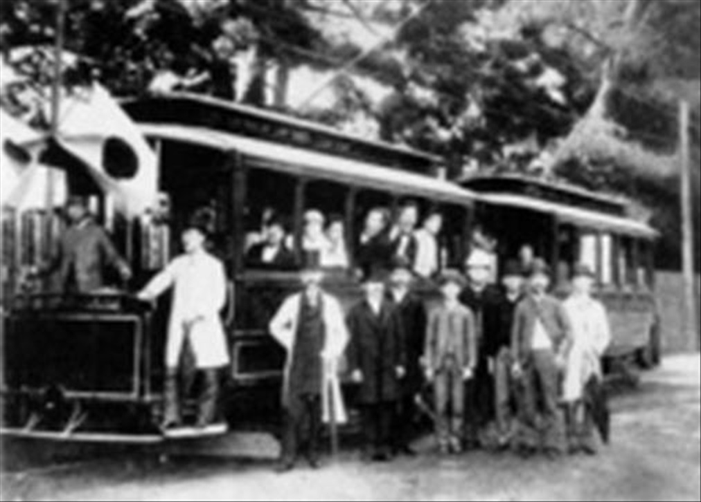 日本初の電車（電気の資料館所蔵）