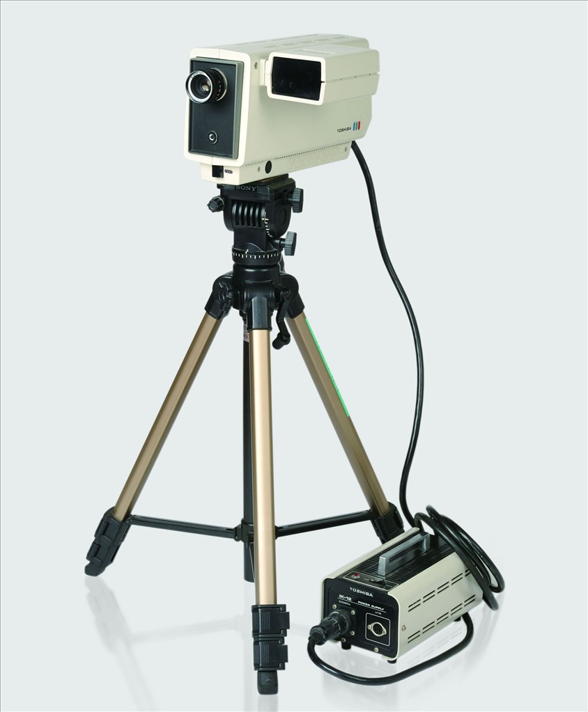 世界初の家庭用単管式カラーカメラ　IK‐12