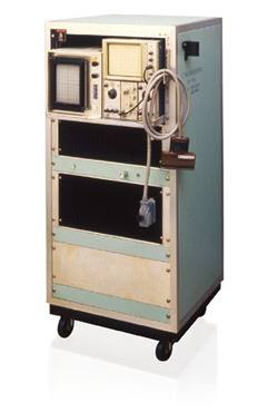 世界初の高解像度電子スキャン型超音波診断装置