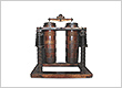 1902年 日本初の手動操作式油入開閉器